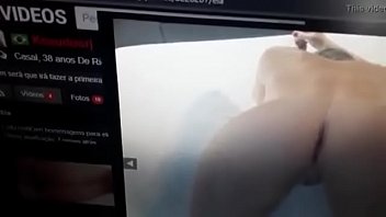 Брюнетка задирает ноги на верх во времячко секса с женатым мужиком